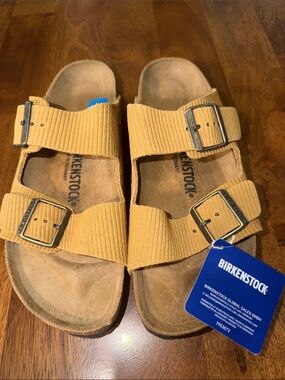 Birkenstock Arizona Corduroy size 10/10.5 Two-Strap Sandals in Mustard Yellow